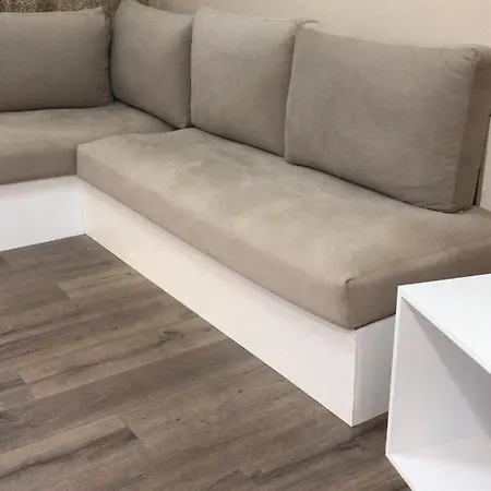 4e Apartment